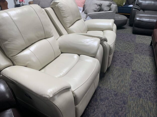 Power reclining arm chairs $799