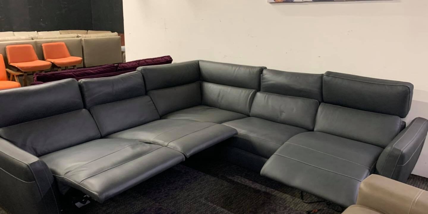 natuzzi-fanna-5-piece-leather-sectional-couch-with-4-power-recliners-recliners.jpg Natuzzi Fanna 5 Piece leather Sectional Couch with 4 power recliners recliners,