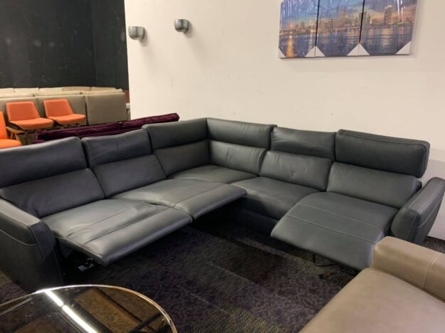 natuzzi-fanna-5-piece-leather-sectional-couch-with-4-power-recliners-recliners.jpg Natuzzi Fanna 5 Piece leather Sectional Couch with 4 power recliners recliners,