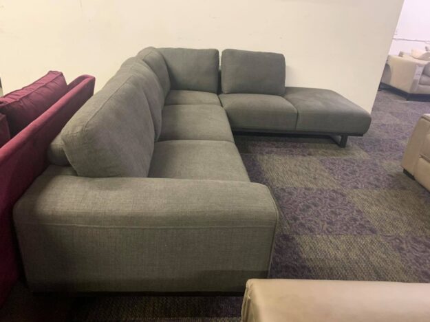 laser-3-piece-flanigan-charcoal-couch-with-bumper-chaise.-799.jpg Laser 3 piece flanigan Charcoal couch with Bumper chaise. $799