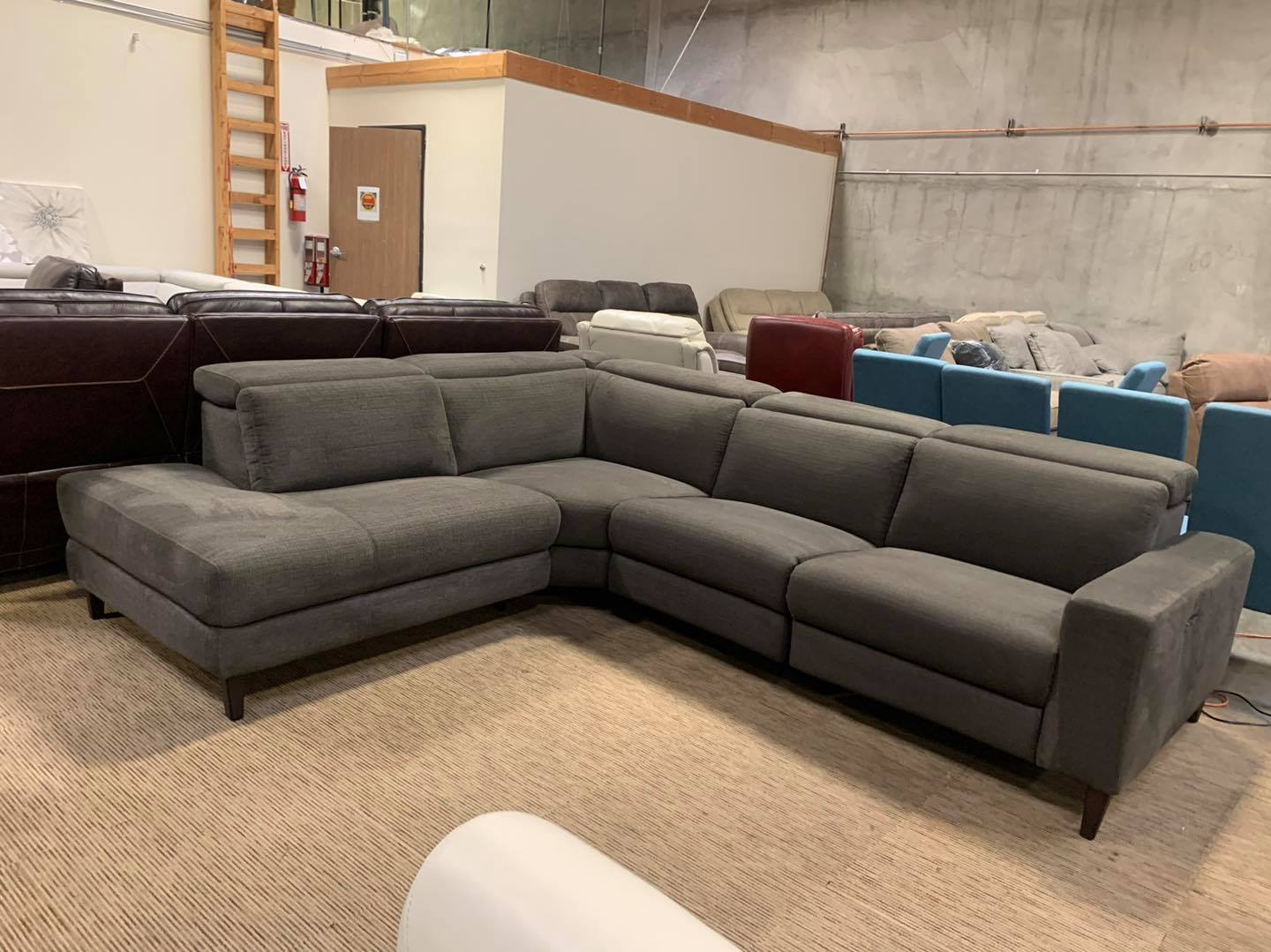 4 Piece Fabric Sectional Couch With Two power recliners Articulating