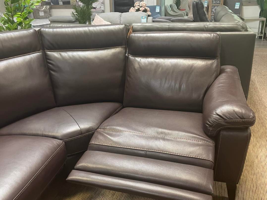 Natuzzi Pirello II 5 Pc. Leather Sectional Sofa With Chaise, Power