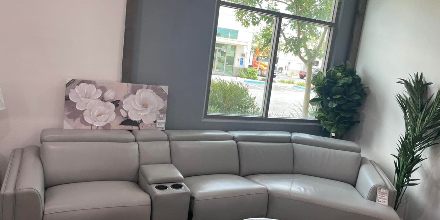 Jenneth 4pc leather sectional $2,299