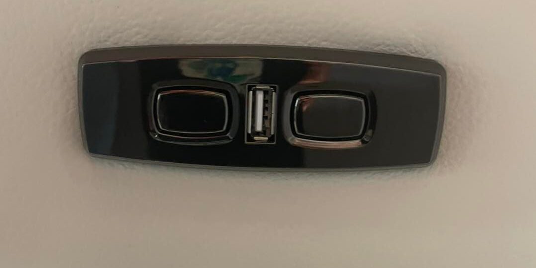 Jazlo 4pc leather sectional with 2 power recliners $1799