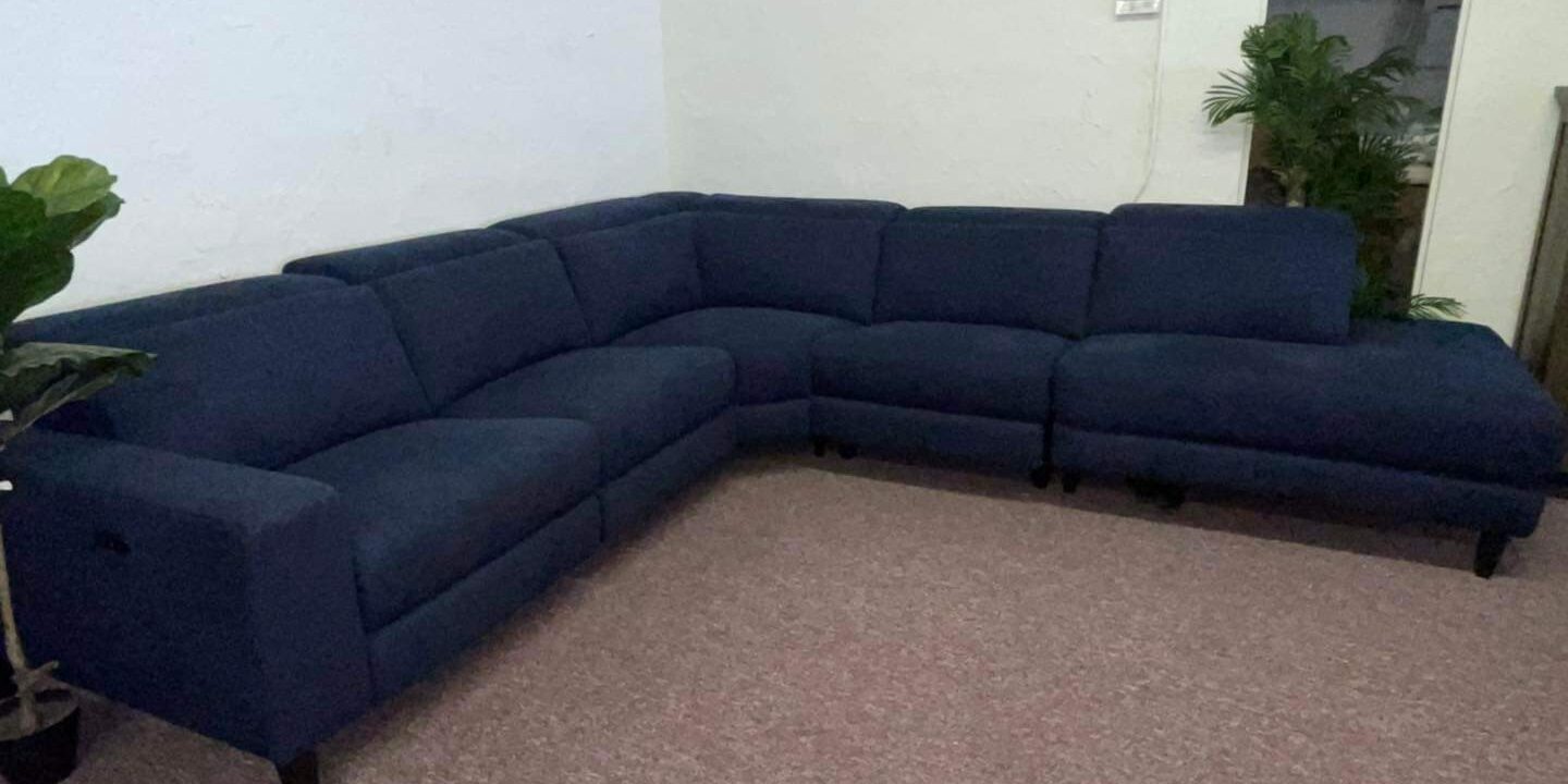 Sleannah 5 pc fabric bumper sectional with 3 power recliners 899