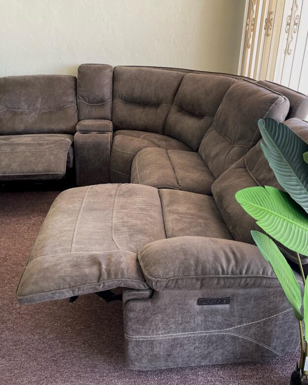 felyx-5-pc-sectional-with-2-power-recliners-038-console-799.jpg Felyx 5 pc sectional with 2 power recliners & Console $799