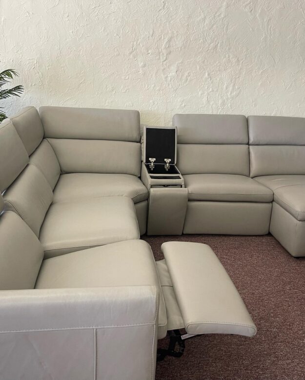 starlene-6-pc-leather-sectional-with-power-recliner-chaise-038-console-1699.jpg Starlene 6 pc leather sectional with Power recliner, Chaise & Console $1699