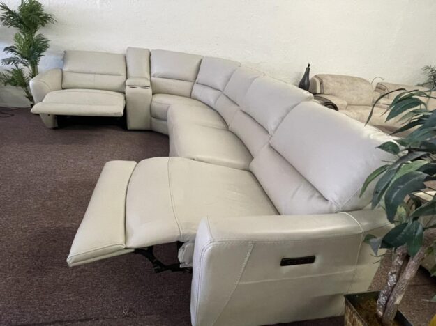 danvors-6-pc-leather-sectional-with-2-power-recliners-038-console-1599.jpg Danvors 6 pc leather sectional with 2 power recliners & Console $1,599