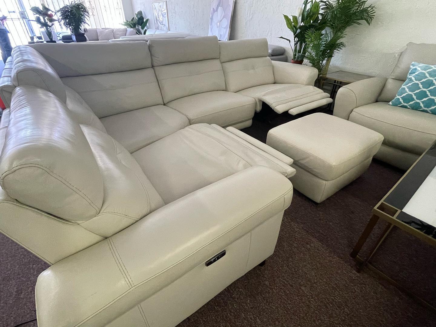 Jazlo 4 Pc Leather Sectional With 2 Power Recliner 1,699. Sect