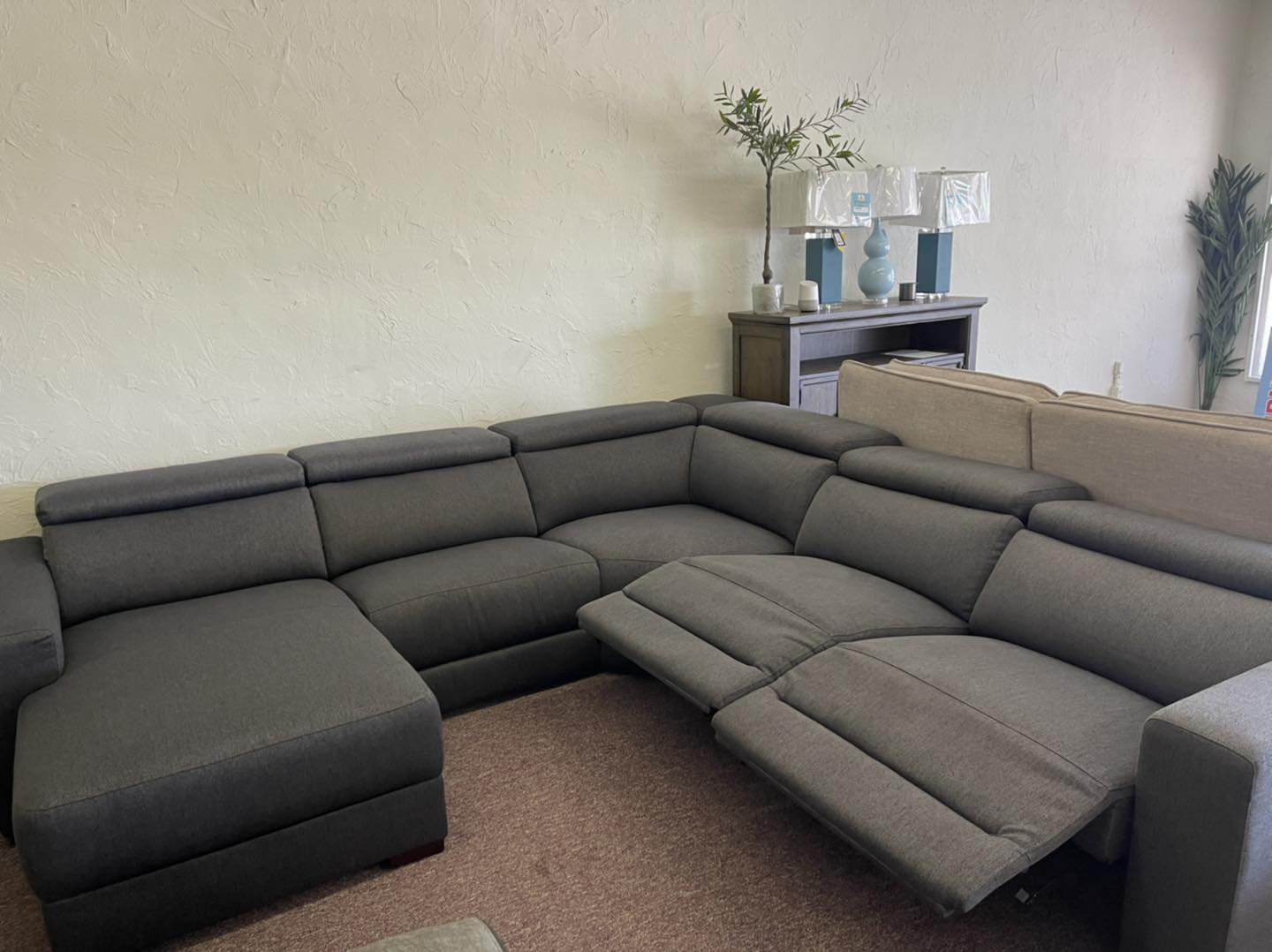 Nevio 5 Pc fabric sectional with 2 power recliners and chaise 899