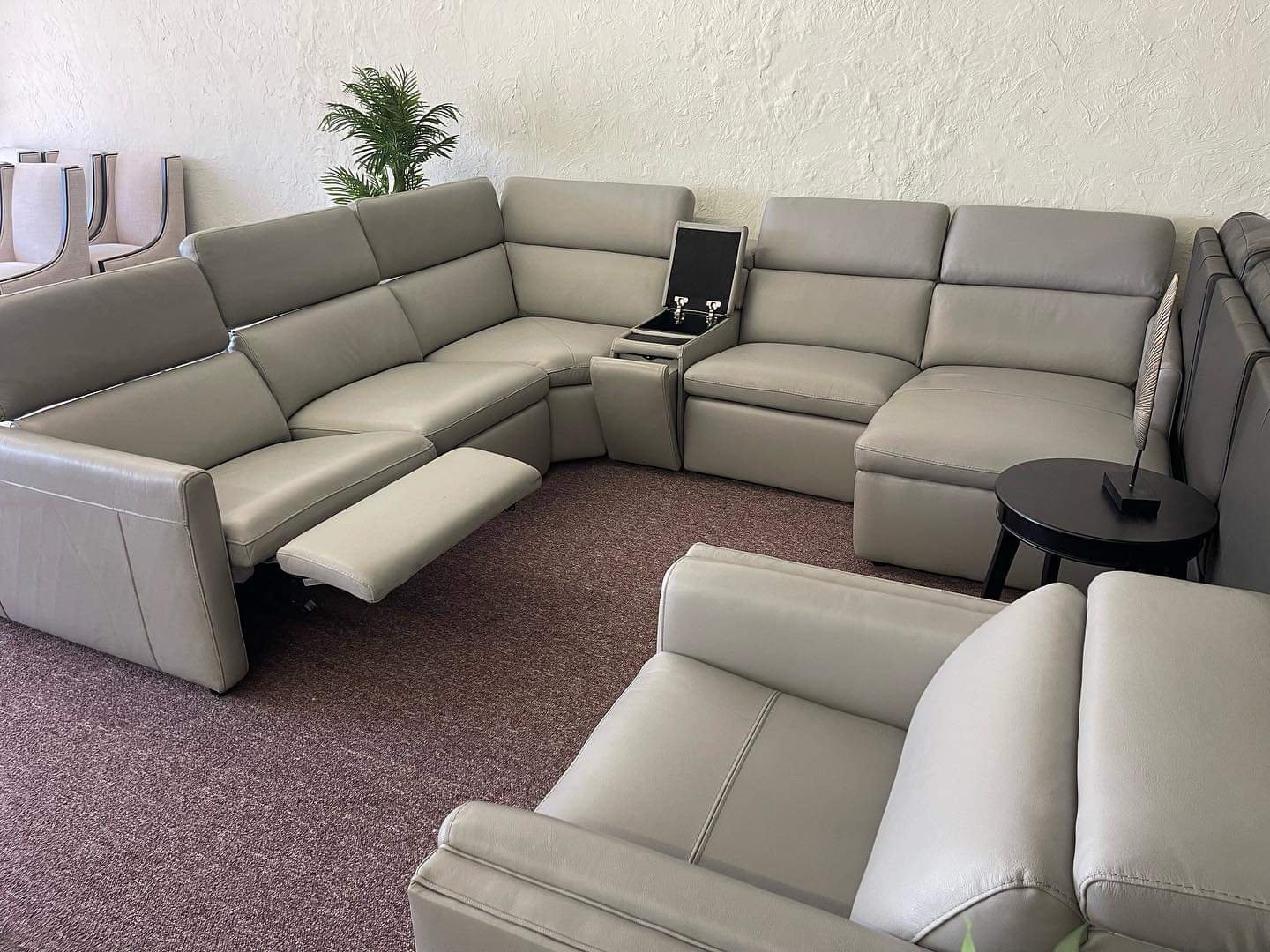 Starlene 6 Pc Leather Sectional With A Power Recliner And Chaise 1,699